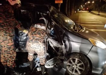 KEADAAN kereta milik mangsa yang terbabas di Jalan Gapam Orna Resort, Melaka.