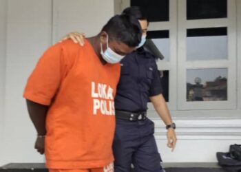 B. Raman dibawa ke Mahkamah Majistret Jelebu hari ini bagi dihadapkan atas tuduhan menceroboh masuk rumah pada 23 Januari lalu.-UTUSAN/NOR AINNA HAMZAH.