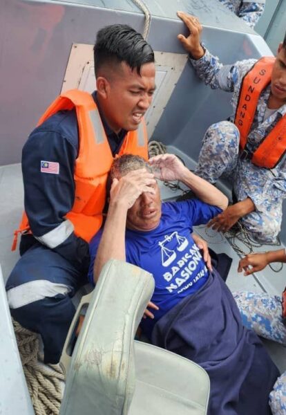 Lebih 30 jam hanyut di lautan, lelaki berpaut pada tong ditemukan selamat