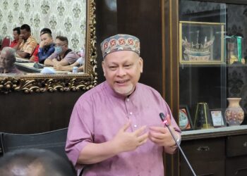 MOHD. Amar Nik Abdullah ketika berucap pada Majlis Penyampaian Sumbangan Tahun Baharu Cina di Kediaman Rasmi Menteri Besar Kelantan, Kota Bharu, Kelantan hari ini. UTUSAN/MUSTAQIM MOHAMED