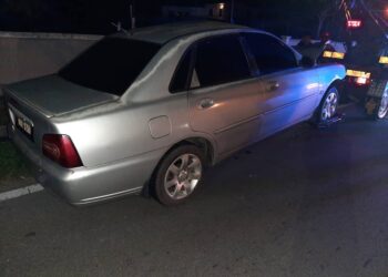 KERETA jenis Proton Waja yang merempuh mangsa sebelum pemandu dan dua penumpang melarikan diri dalam kejadian di Jalan Klebang, Melaka.