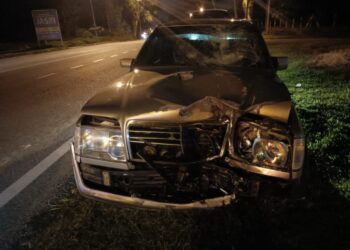 KERETA jenis Mercedes-Benz yang memasuki laluan bertentangan dan merempuh dua motosikal dalam kejadian di Jalan Bemban-Jasin, Melaka.