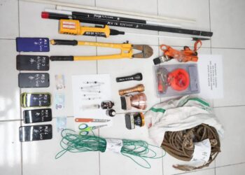 SEBAHAGIAN barangan yang dirampas dari enam suspek yang ditangkap polis disyaki terlibat terlibat dalam beberapa kes curi haiwan ternakan di Negeri Sembilan dan Pahang.