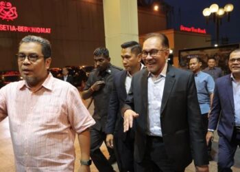 ANWAR Ibrahim tiba di Menara Dato’ Onn selepas 25 tahun. -UTUSAN/AMIR KHALID