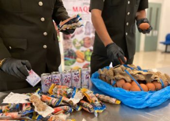 ANTARA produk hasilan haiwan yang dirampas daripada 10 individu dari Indonesia di ICQS, Kota Laksamana, Melaka. - UTUSAN/MUHAMMAD SHAHIZAM TAZALI