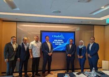 Pengerusi dan Ketua Pegawai Eksekutif Kumpulan Citadel Group, Datuk Jeff S. Medina (empat dari kiri) bergambar bersama pengurusan syarikat berkenaan pada majlis Makan Tengah Hari Bersama Media, di Bangsar, di Kuala Lumpur, hari ini.