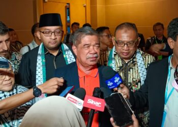 MOHAMAD Sabu ketika ditemui pemberita selepas merasmikan Persidangan Antarabangsa Palestin Kuala Lumpur (ICPKL) 2023 di Seremban hari ini.- UTUSAN/ZAKKINA WATI AHMAD TARMIZI.