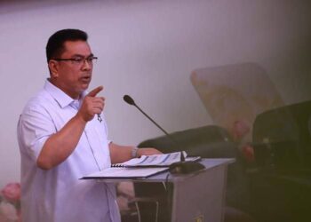 SULAIMAN Md. Ali berucap pada Majlis Perhimpunan Bulanan Penjawat Awam Melaka di Seri Negeri, Ayer Keroh, Melaka.