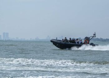 RONDAAN rutin oleh aset APMM dan agensi berkaitan akan diteruskan di sekitar perairan Pulau Undan, Jasin, Melaka. - SYAFEEQ AHMAD