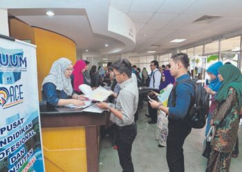 HASRAT Kementerian Pendidikan Tinggi memperkenalkan program penajaan pengajian percuma
kepada pelajar miskin mampu menamatkan kemiskinan melalui ilmu dan kemahiran.
