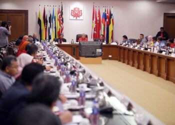 AHMAD Zahid Hamidi mempengerusikan mesyuarat Majlis Kerja Tertinggi UMNO. - UMNO ONLINE