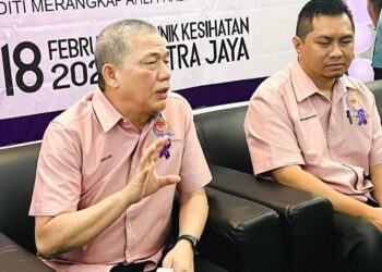 FADILLAH Yusof ketika sidang akhbar selepas melancarkan Program Hari Kanser Sedunia di Klinik Petra Jaya, Sarawak.