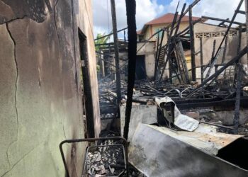 KEADAAN rumah Norhasliza Hussin yang musnah selepas terbakar dalam kejadian di Kampung Bunut Payong, Kota Bharu, Kelantan hari ini-UTUSAN/IHSAN JBPM