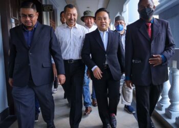 WAN Saiful Wan Jan tiba di Mahkamah Sesyen Kuala Lumpur bagi menghadapi pertuduhan rasuah kes Jana Wibawa. - UTUSAN/SADDAM YUSOFF