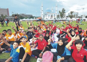 RAKYAT Malaysia harus menghargai keunikan dan keamanan dengan menghormati setiap kaum.