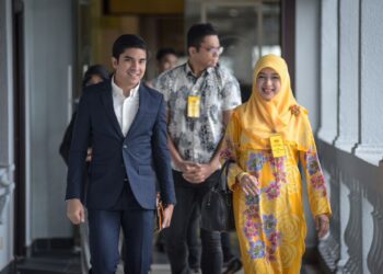 SYED Saddiq Syed Abdul Rahman tiba di Mahkamah Tinggi Kuala Lumpur bagi prosiding bela diri terhadap empat pertuduhan melibatkan dana Armada RM1 juta. -  UTUSAN/MOHD. FIRDAUS MOHD. JOHARI