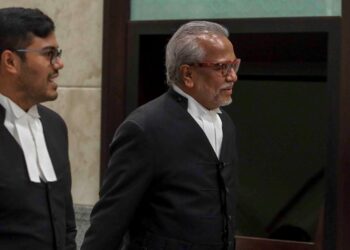 MUHAMMAD Shafee Abdullah hadir bagi mewakili Najib Tun Razak dalam prosiding pendengaran permohonan anak guamnya untuk menyemak keputusan Mahkamah Persekutuan sebelum ini yang mengekalkan sabitan dan hukuman penjara 12 tahun dan denda RM210 juta kerana penyelewengan RM42 juta dana SRC International di Mahkamah Persekutuan Putrajaya. - UTUSAN/FAISOL MUSTAFA