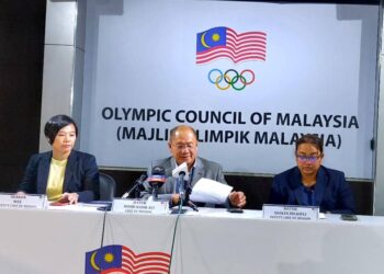 Ketua Kontinjen (CDM) ke Sukan Sea Kemboja, Datuk Mohd Nasir Ali (tengah) yang ditemui ketika sidang media di Majlis Olimpik Malaysia (MOM), hari ini.