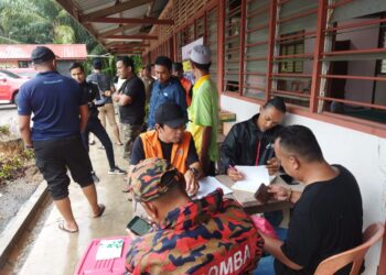 SEBANYAK dua buah keluarga telah ditempatkan di sebuah PPS yang dibuka di SAR Felda Jelai 4, Gemas, Tampin susulan kejadian banjir ekoran hujan berterusan sejak semalam.-GAMBAR/BOMBA