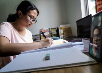 PENGGUNAAN
kertas kajang jauh
lebih baik dalam
mengelakkan
pembaziran
buku latihan
yang tidak habis
digunakan setiap
kali sesi baharu
persekolahan.