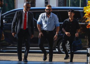 SHARNAAZ Ahmad Bazir Ahmad hadir di Mahkamah Majistret Kuala Lumpur bagi sebutan kes mencederakan pengawal keselamatan. -  UTUSAN/IQBAL ROSLI