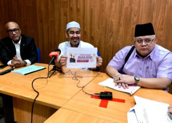 Izani Husin (tengah) semasa sidang media Program Madinah Ramadan di Kota Bharu, Kelantan hari ini.- UTUSAN/ ROSLIZA MOHAMED