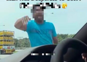 TANGKAP layar sebuah video tular memaparkan kejadian buli jalanan melibatkan pemandu Toyota Hilux dan BMW di Lebuh Raya Seremban-Port Dickson.