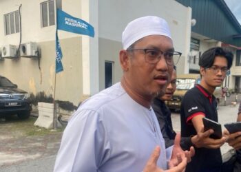 AHMAD Faizal Azumu ketika ditemui media bagi menjelaskan objektif program solat hajat yang diadakan di Pusat Tarbiyah Pas Pusat, Taman Melewar, hari ini. UTUSAN/ ARIF AIMAN ASROL