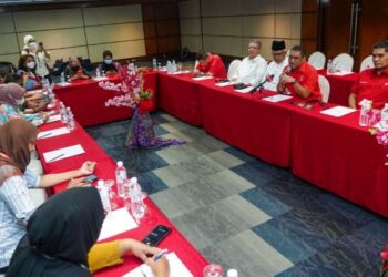 AHMAD Faizal Azumu bercakap dalam  sidang akhbar di ibu negara hari ini -UTUSAN/IQBAL ROSLI