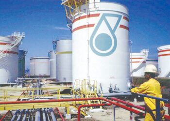 PETRONAS tidak membuat bayaran royalti tunai kepada mana-mana negeri di Semenanjung kerana kedudukan medan pengeluaran petroleum adalah di luar perairan negeri tersebut.