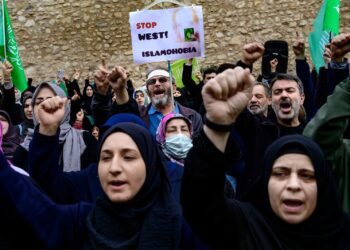 MENANGANI Islamofobia memerlukan pendekatan jangka panjang melalui pelbagai aspek melibatkan
individu, komuniti dan masyarakat yang lebih luas. - AFP