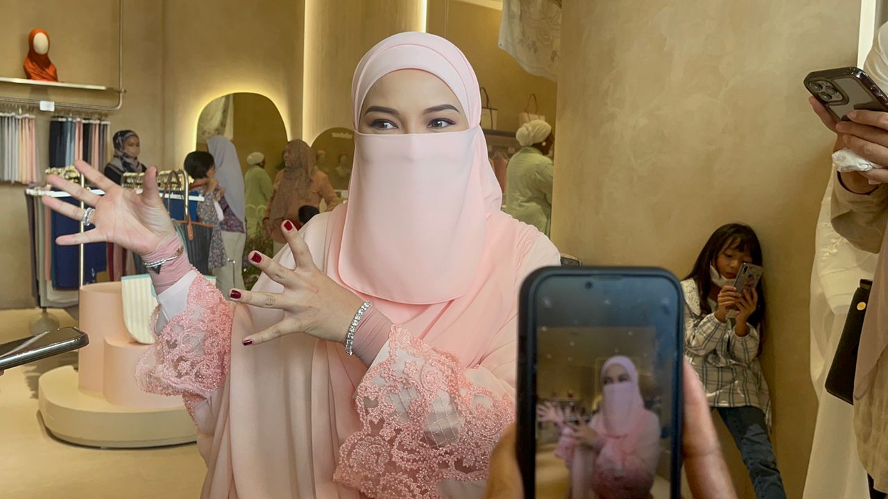 Neelofa