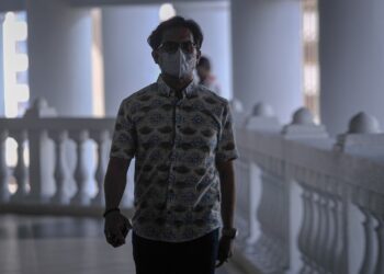 S.M. FAISAL S.M. Nasimuddin hadir di Mahkamah Majistret Kuala Lumpur bagi perbicaraan mencederakan bekas isterinya, Emilia Hanafi. - UTUSAN/FAIZ ALIF AHMAD ZUBIR