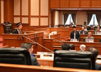 SIDANG DUN Kedah meluluskan akta melarang wakil rakyat melompat parti di negeri itu.