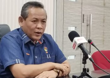 AMINUDDIN Harun dalam sidang akhbar selepas mempemngerusikan Mesyuarat Mingguan Exco di Wisma Negeri, Seremban, hari ini.