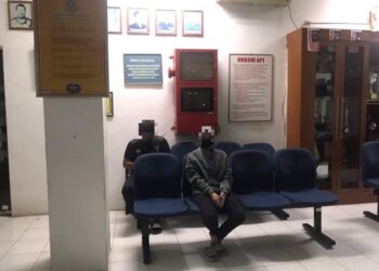 PASANGAN kekasih yang ditahan penguatkuasa JAIM dalam serbuan Isnin lalu.