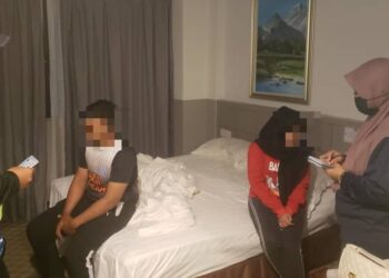 ANTARA pasangan yang dicekup berkhalwat dalam Operasi Cegah Jenayah Syariah dijalankan JAIM di sekitar Melaka.