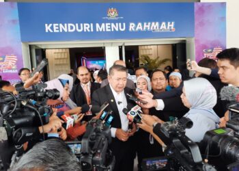 SALAHUDDIN Ayub ketika ditemui pada majlis Kenduri Menu Rahmah di Parlimen.