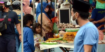JUAL beli melibatkan penipuan dalam kualiti dan kuantiti makanan adalah dilarang dalam Islam kerana
ia boleh menimbulkan ketidakpuasan hati para pembeli.