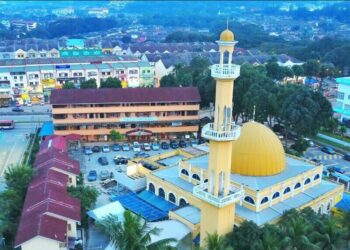 JEJANTAS perlu dibina berhampiran masjid dan sekolah rendah agama menghala ke kawasan rumah kedai Wangsa Setia bagi mengelak situasi sesak dan bahaya. – GAMBAR FB Masjid Al-Muttaqin Wangsa Melawati Kuala Lumpur