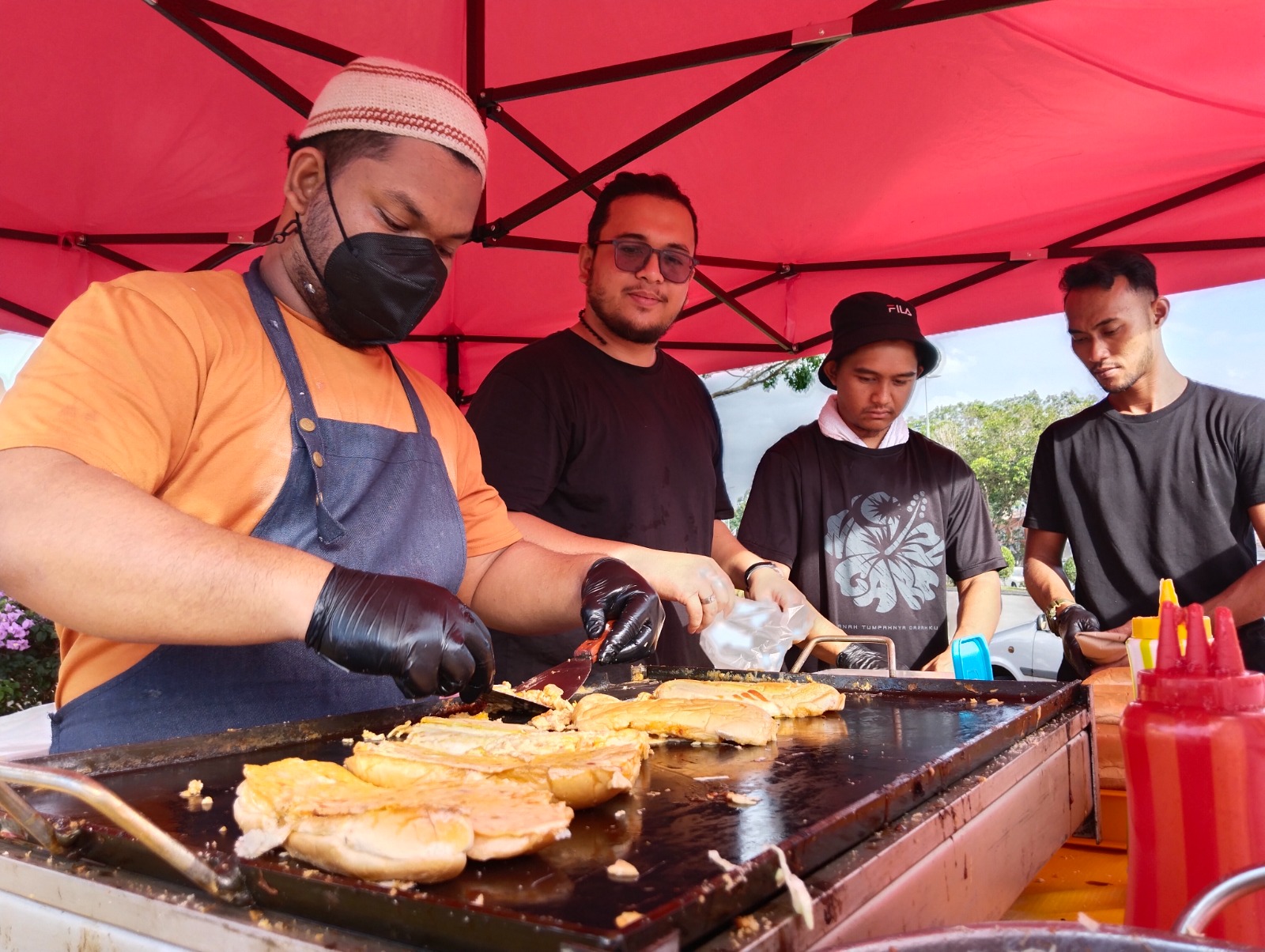 Infak 200 roti john mini setiap hari
