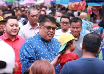 AB. RAUF Yusoh melakukan jelajah mesra di Bazar Ramadan Klebang, Melaka.