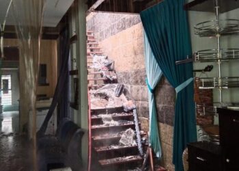 KEADAAN kedai dua tingkat yang terbakar di USJ 16, Subang Jaya, Selangor hari ini.