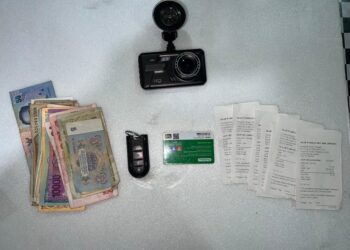 POLIS merampas telefon bimbit, pakaian dipakai suspek, sebuah kereta jenis Perodua Myvi yang dipercayai digunakan semasa melakukan jenayah, alatan pecah rumah dan resit jual beli barang kemas bernilai kira-kira RM15,000.