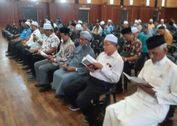 PEMILIHAN jawatankuasa kariah masjid Pulau Pinang perlu melalui kaedah lama yang menjadi tradisi iaitu ditentukan oleh penghulu atau wakil daripada pihak Majlis Pengurusan Komuniti Kampung dengan kerjasama pihak pejabat agama daerah sebagai urus setia panel pemilihan. -GAMBAR KIRIMAN PEMBACA