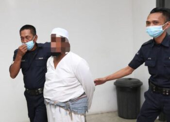 110423-Klt-Mahkamah Cabul-Done Online-

TERTUDUH diiringi polis semasa hadir untuk perbicaraan di Mahkamah Sesyen Kota Bharu, Kelantan hari ini-UTUSAN
