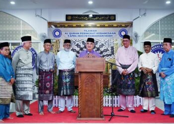 MOHD. ALI Mohd. Rustam (tengah) menyempurnakan Tilawah al-Quran Peringkat Kebangsaan anjuran Pertubuhan Alumni 4B Malaysia di Masjid Al-Muhaimin, Bemban, Melaka.