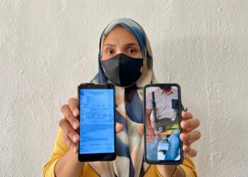 SITI IZRAHAYU Mohd. Zamri menunjukkan gambar beg sandang yang hilang dan laporan polis dibuat di Balai Polis Tanjung Minyak, Melaka.