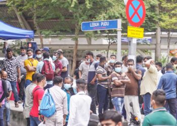 MEMBAWA masuk hampir sejuta pekerja asing hanya
menambah bilangan golongan itu di negara ini.