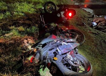 DUA daripada motosikal ditunggang mangsa yang terlibat dalam kemalangan maut meragut tiga nyawa di Tanjung Musang, Alor Setar.